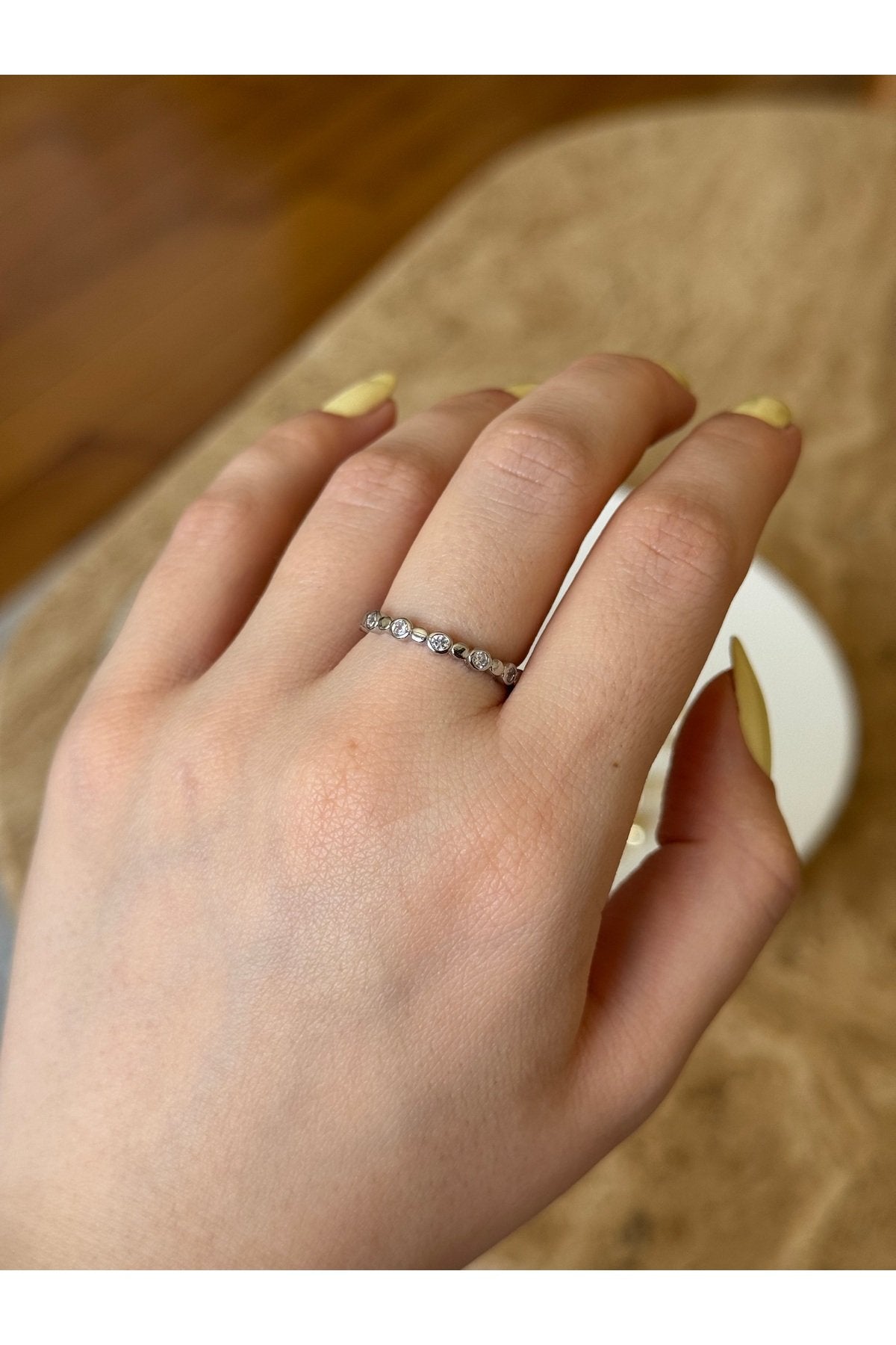 Ayarlanabilir Gümüş Rengi Taşlı Oval Minimal Yüzük
