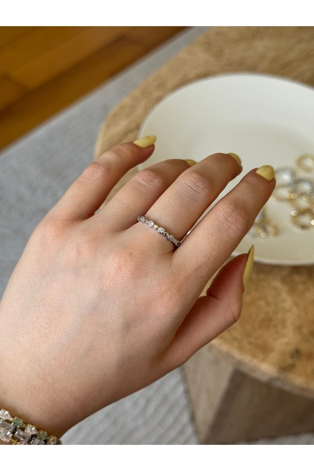 Ayarlanabilir Gümüş Rengi Taşlı Oval Minimal Yüzük